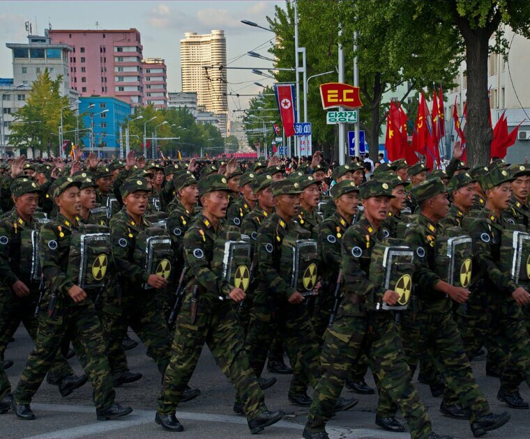 2560px 0957 Nordkorea 2015 Pjöngjang Parade zum 75. JT der Arbeiterpartei 22976775845