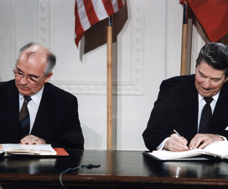 Reagan and Gorbachev signing